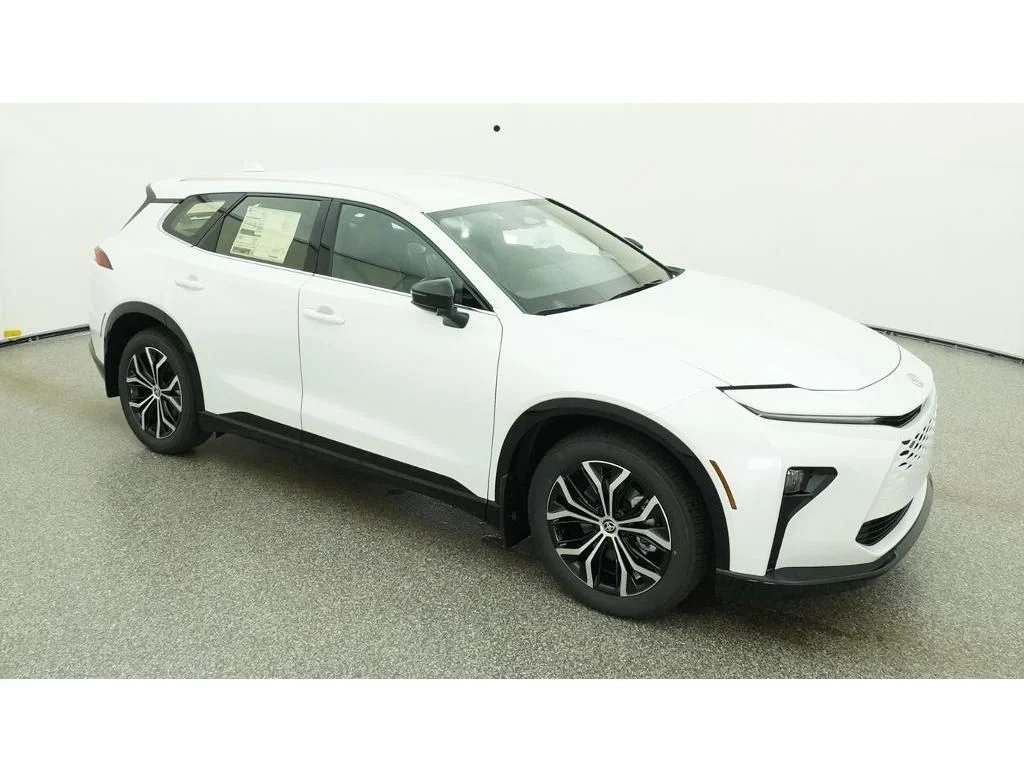 New 2026 Oxygen White Toyota XLE image 12