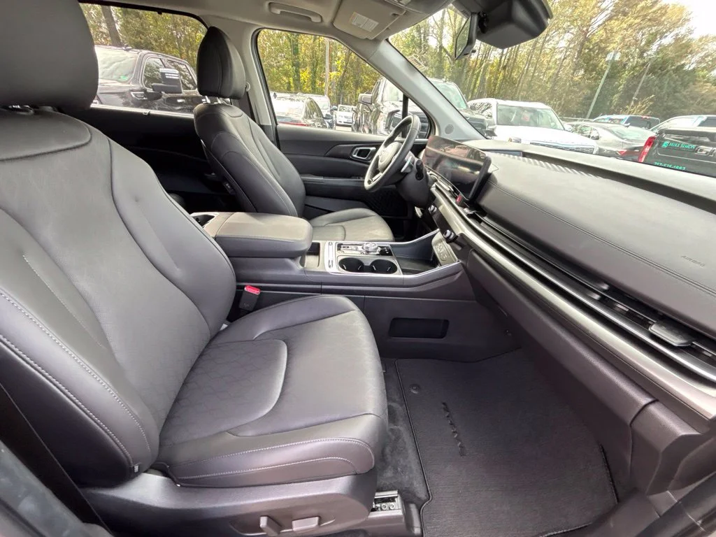 Used 2026 Silver Kia  image 24