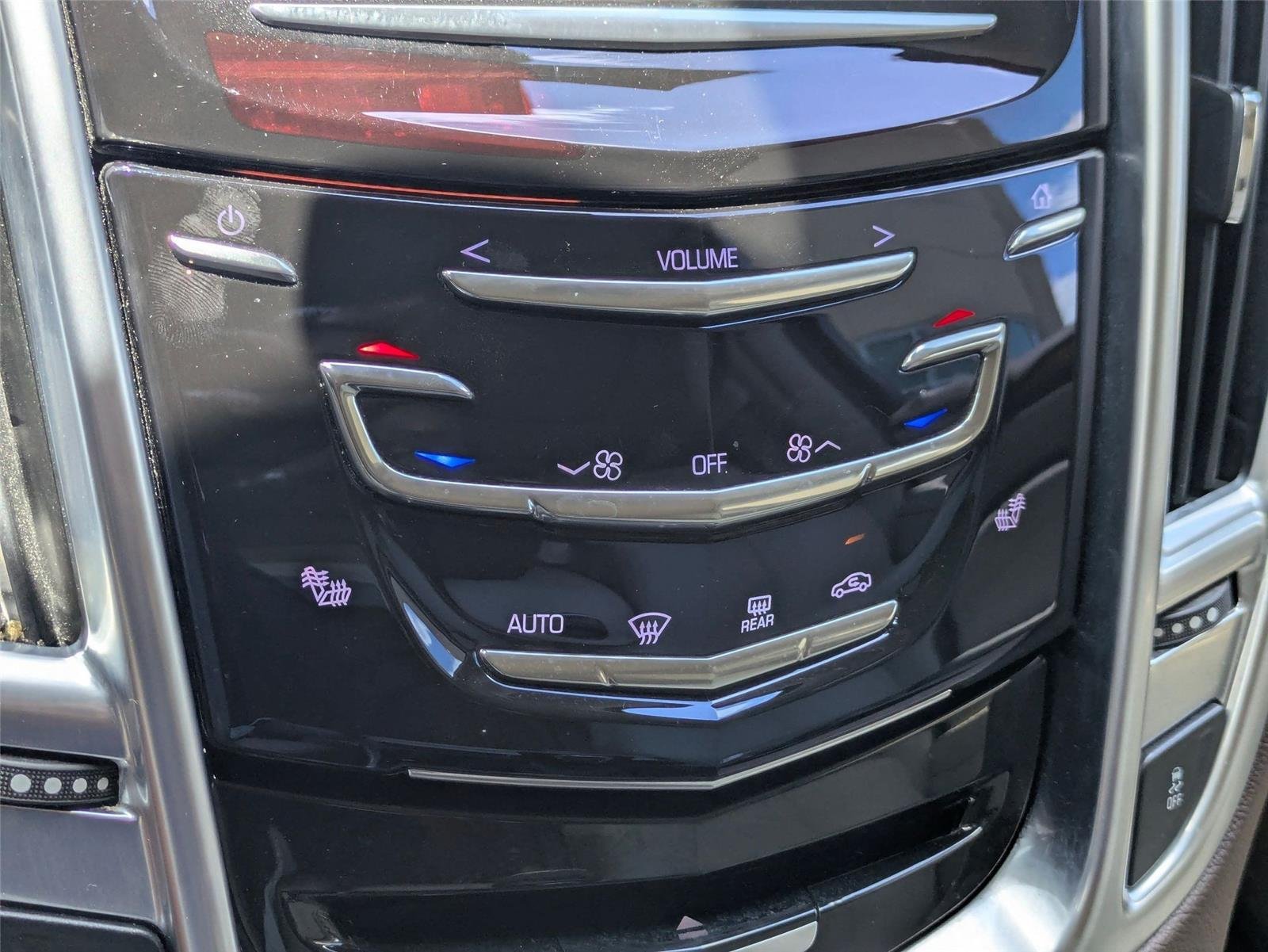 Used 2016  CADILLAC LUXU image 20