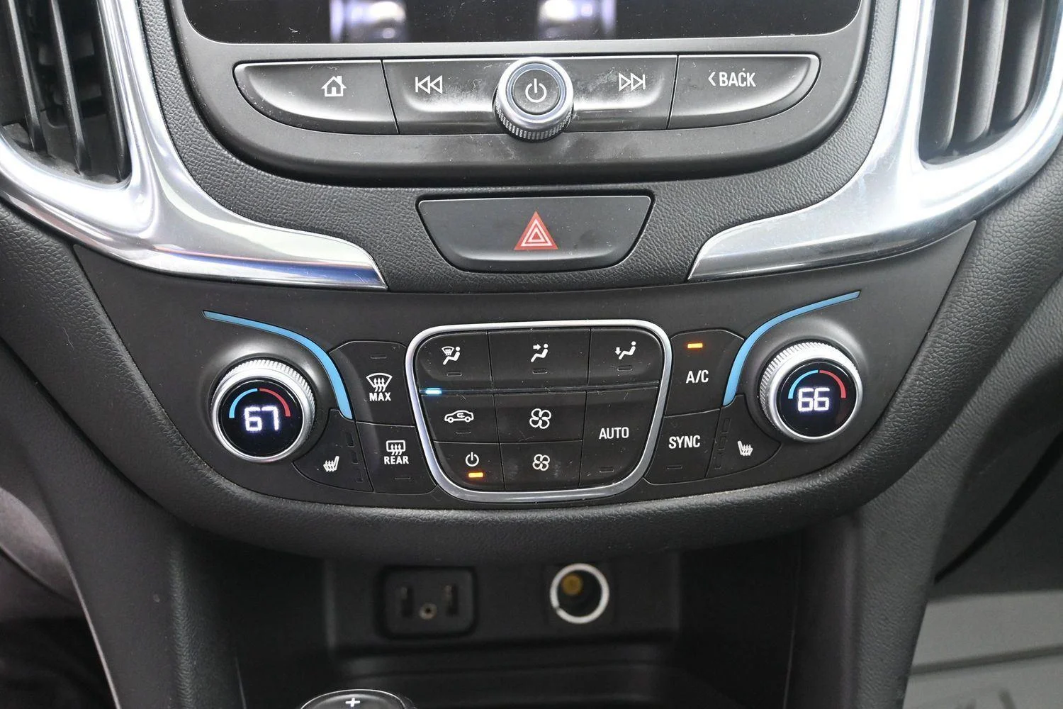 Used 2018 Sandy Ridge Metallic Chevrolet LT image 29