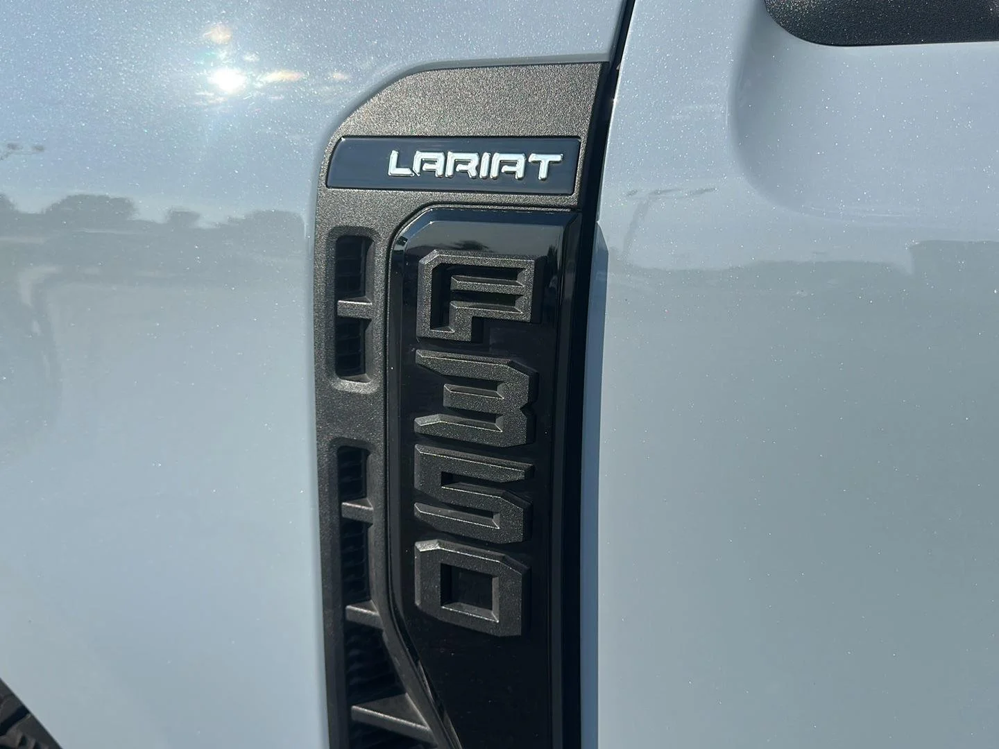 Used 2024 Glacier Gray Metallic Tri-Coat Ford Lariat image 10