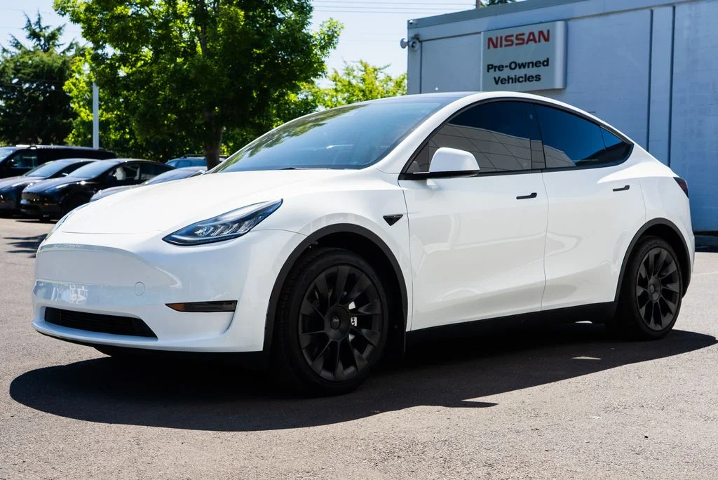 Used 2023 White Tesla Long Range image 3