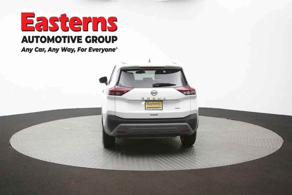 Used 2023 White Nissan S image 37