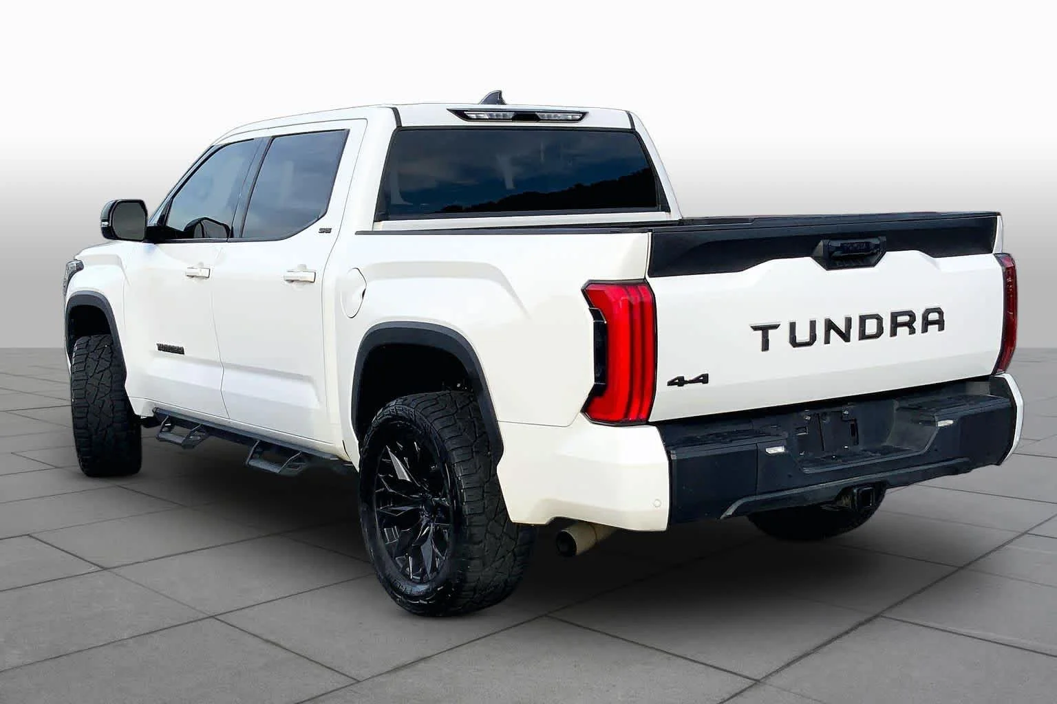 Used 2023 Ice Cap Toyota SR5 image 11