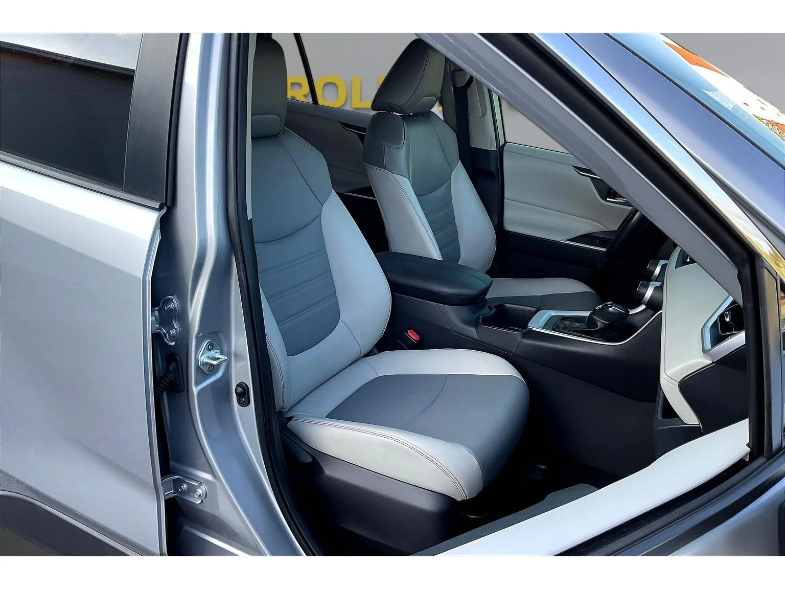 Used 2023  Toyota XLE Premium image 6