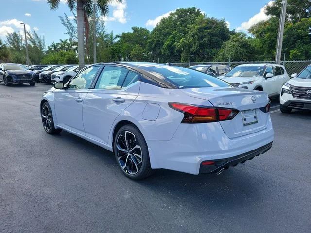 New 2026 Gray Sky Pearl / Super Black Two-tone Nissan SR image 6