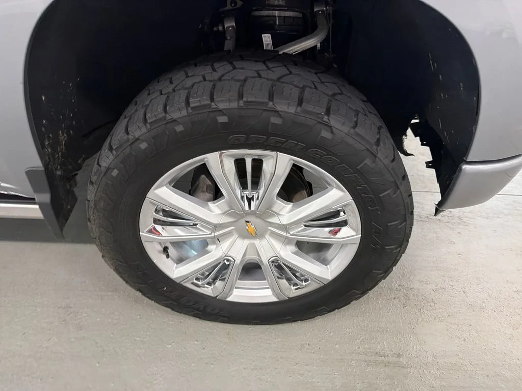 Used 2025 Sterling Gray Metallic Chevrolet High Country image 4