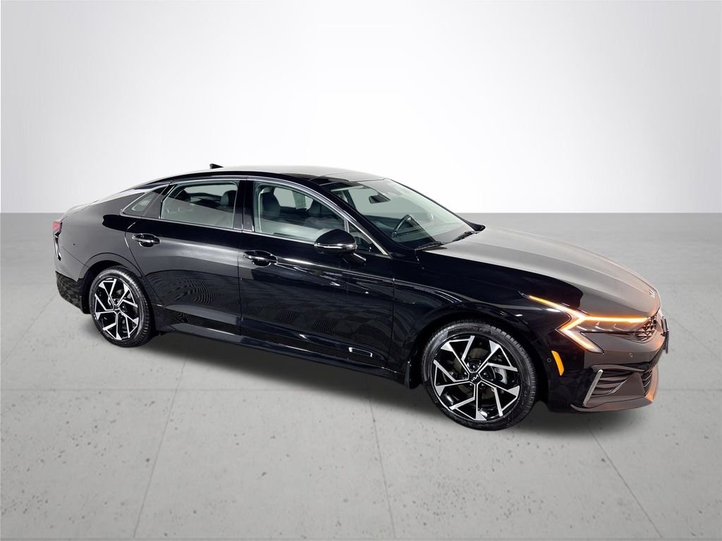 Used 2025 Black Kia EX image 4