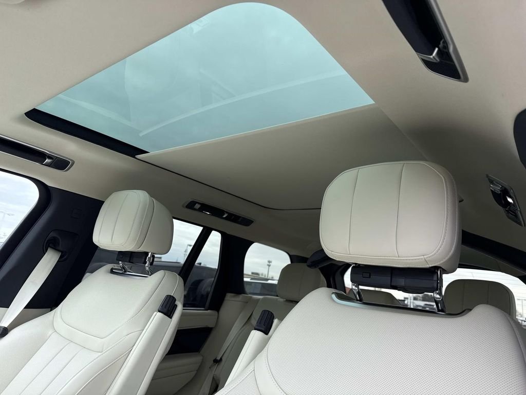 New 2026 Tourmaline Brown in Satin finish Land Rover SE image 23