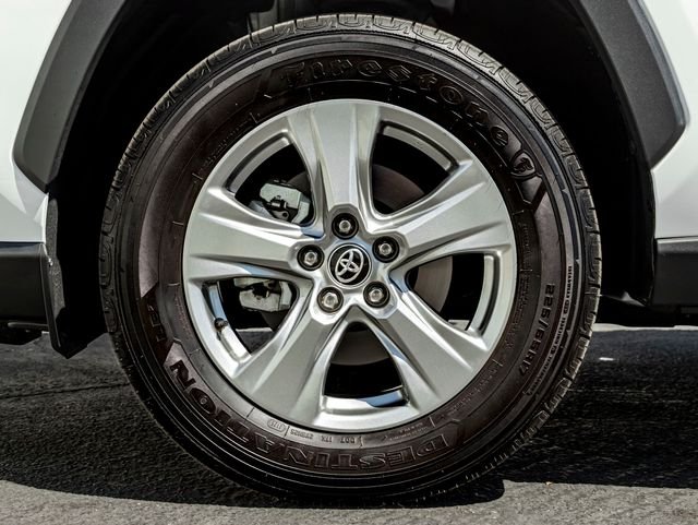 Used 2025 Ice Cap Toyota XLE image 11