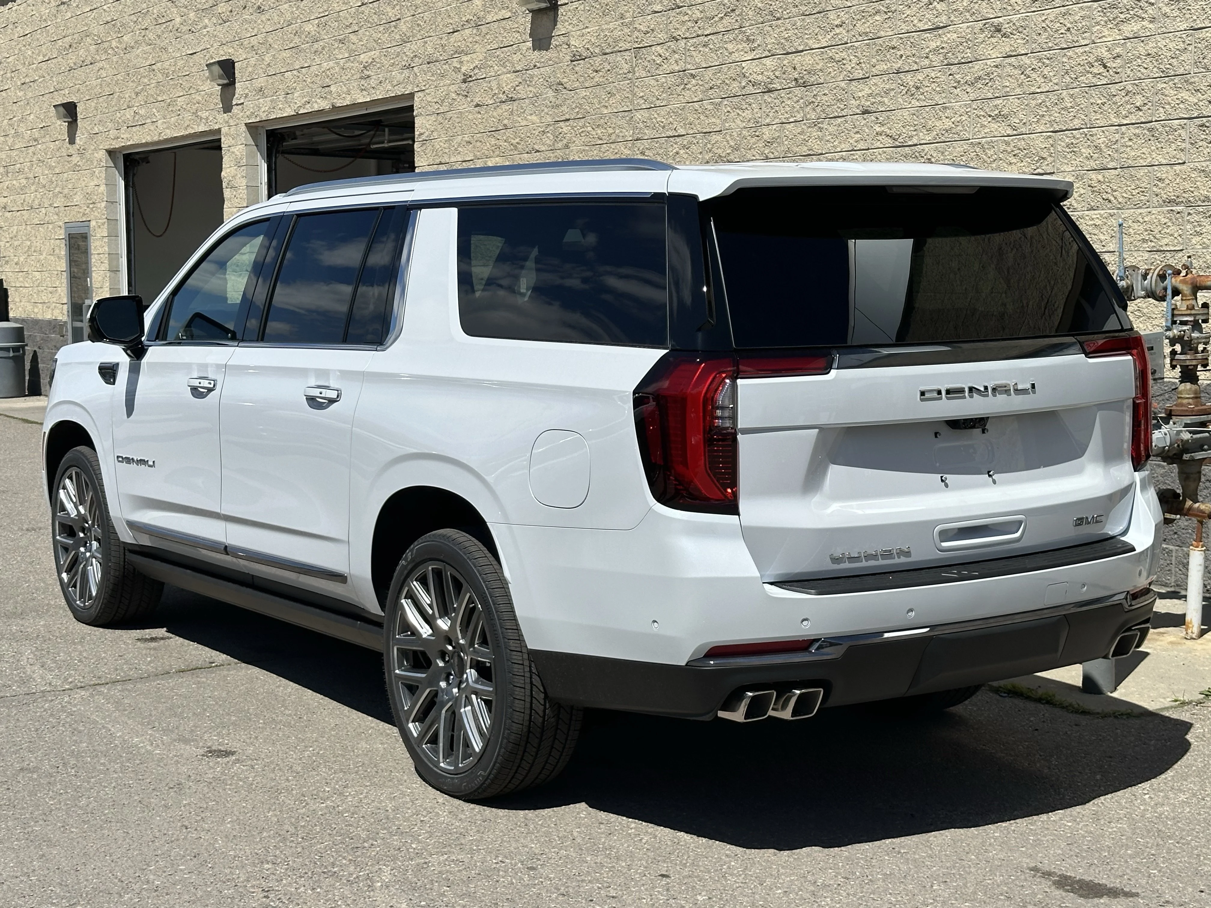 New 2026 Glacier White Tricoat GMC Denali Ultimate image 4