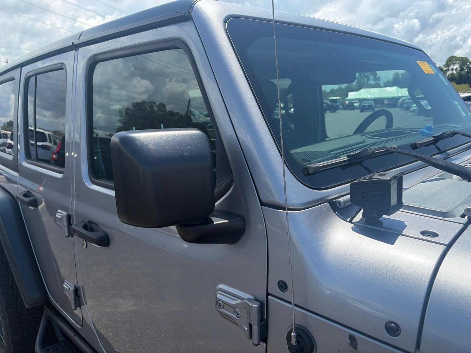 Used 2018 Silver Jeep Unlimited Rubicon image 14