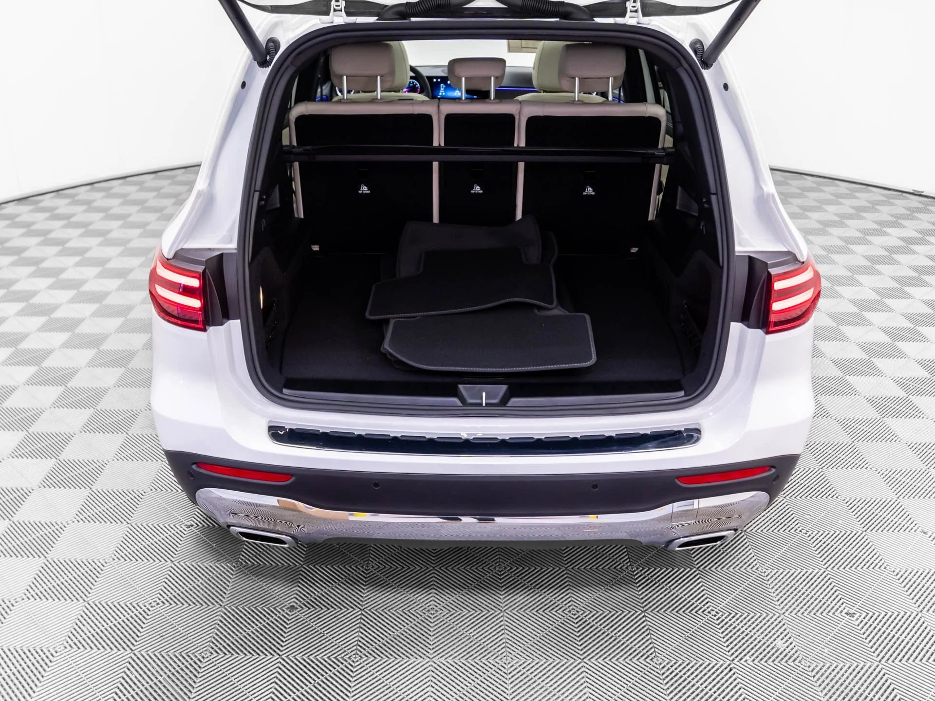 New 2026 White Mercedes-Benz GLB 250 image 35