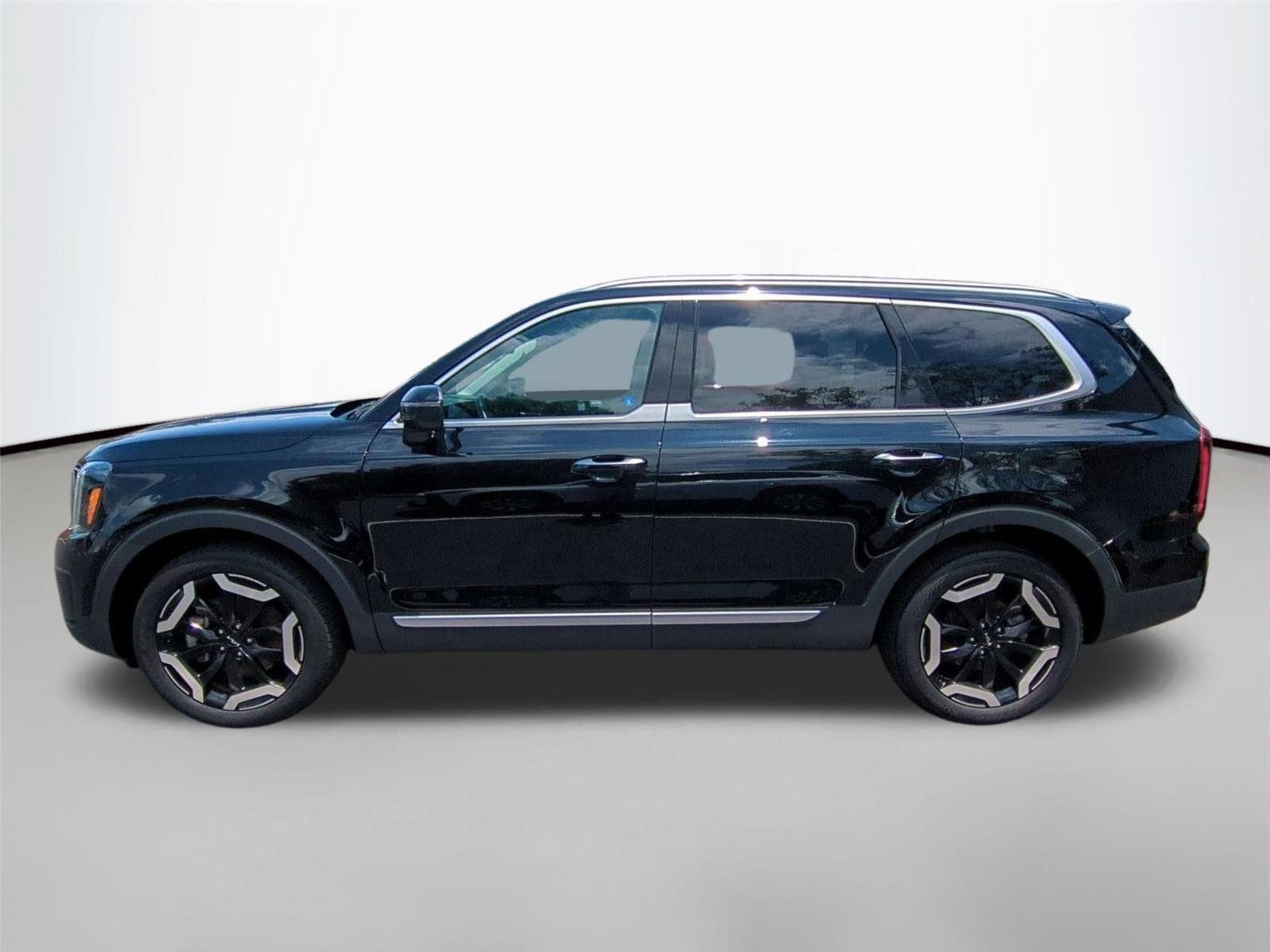 Used 2025 Ebony Black Kia S image 15