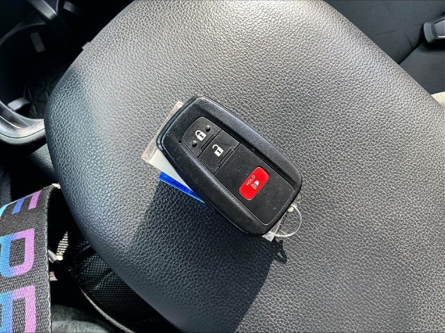 Used 2025 White Toyota XLE image 11
