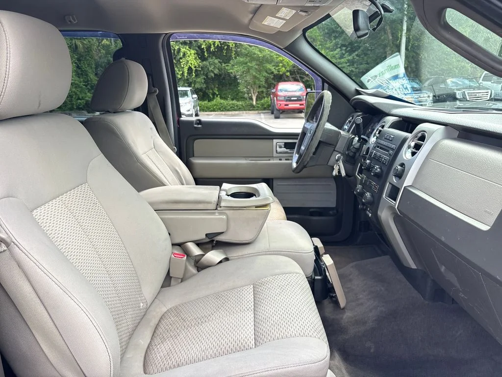 Used 2010 Red Ford XLT image 27