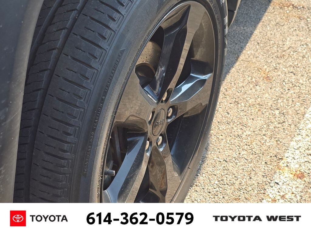 Used 2023 Black Jeep Altitude image 11