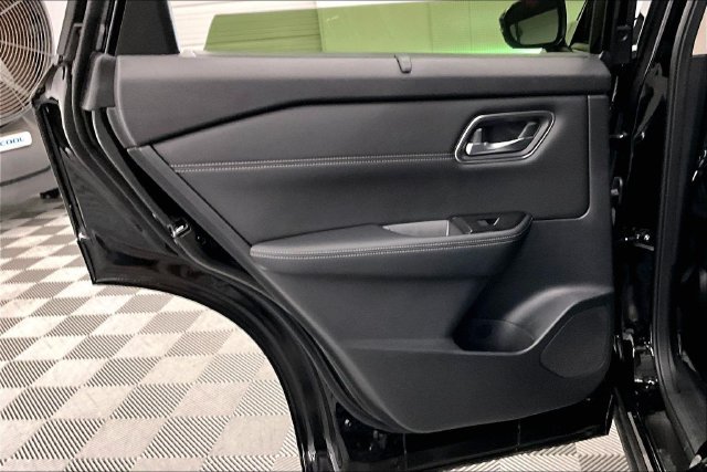 New 2026 Super Black Nissan Platinum image 34