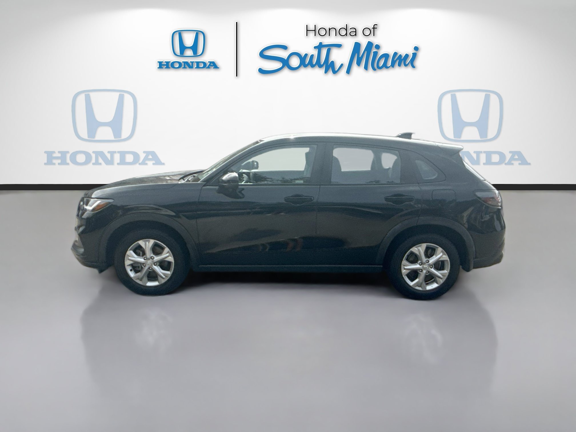 Used 2024 Crystal Black Pearl Honda 5DR 2WD LX image 4