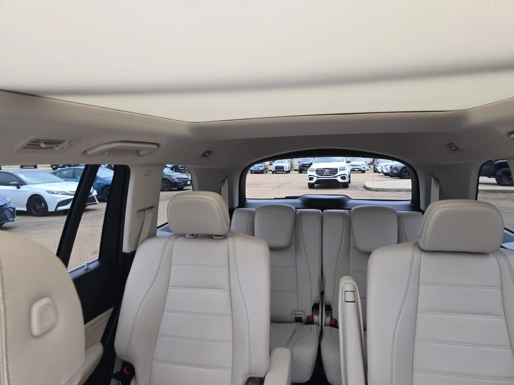 Used 2023 MANUFAKTUR Diamond White Metallic Mercedes-Benz 450 4MATIC® image 10