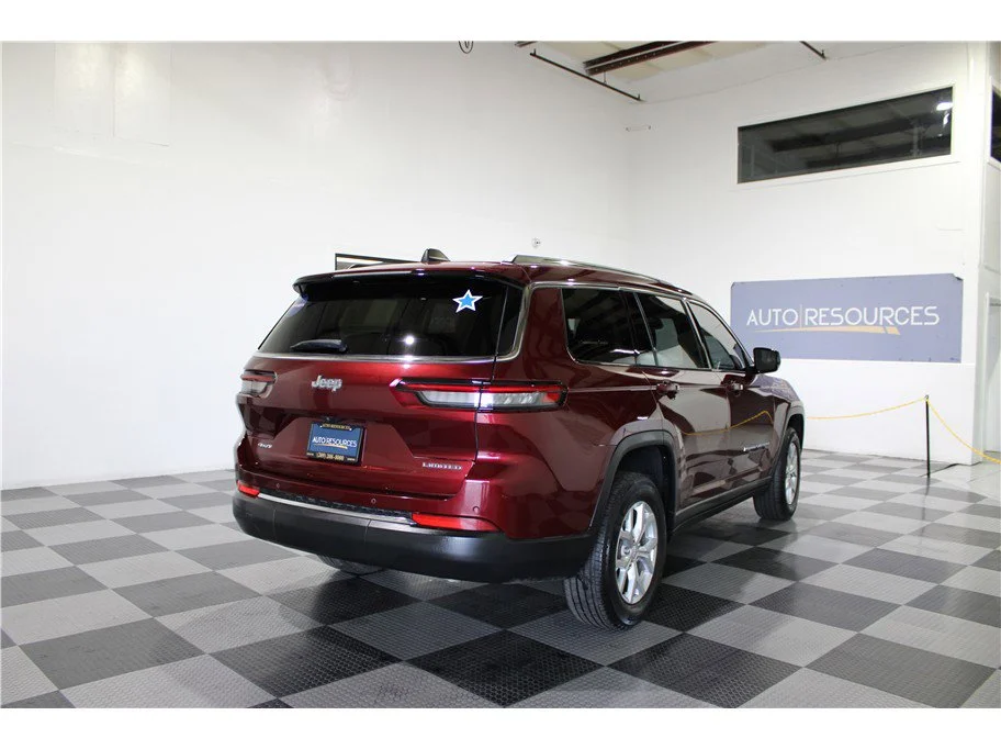 Used 2023 Velvet Red Pearlcoat Jeep Limited image 6