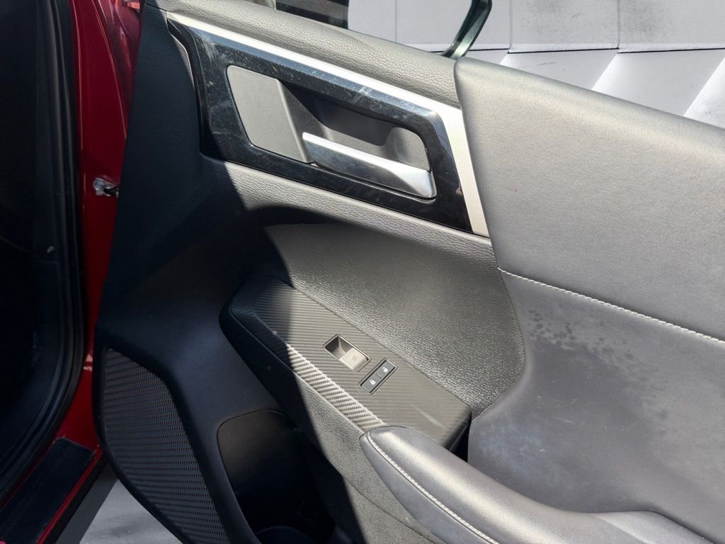 Used 2023  Mitsubishi SE image 21