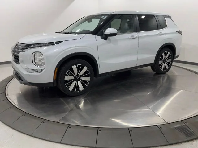 2025 Mitsubishi Outlander SE S-AWC's photo