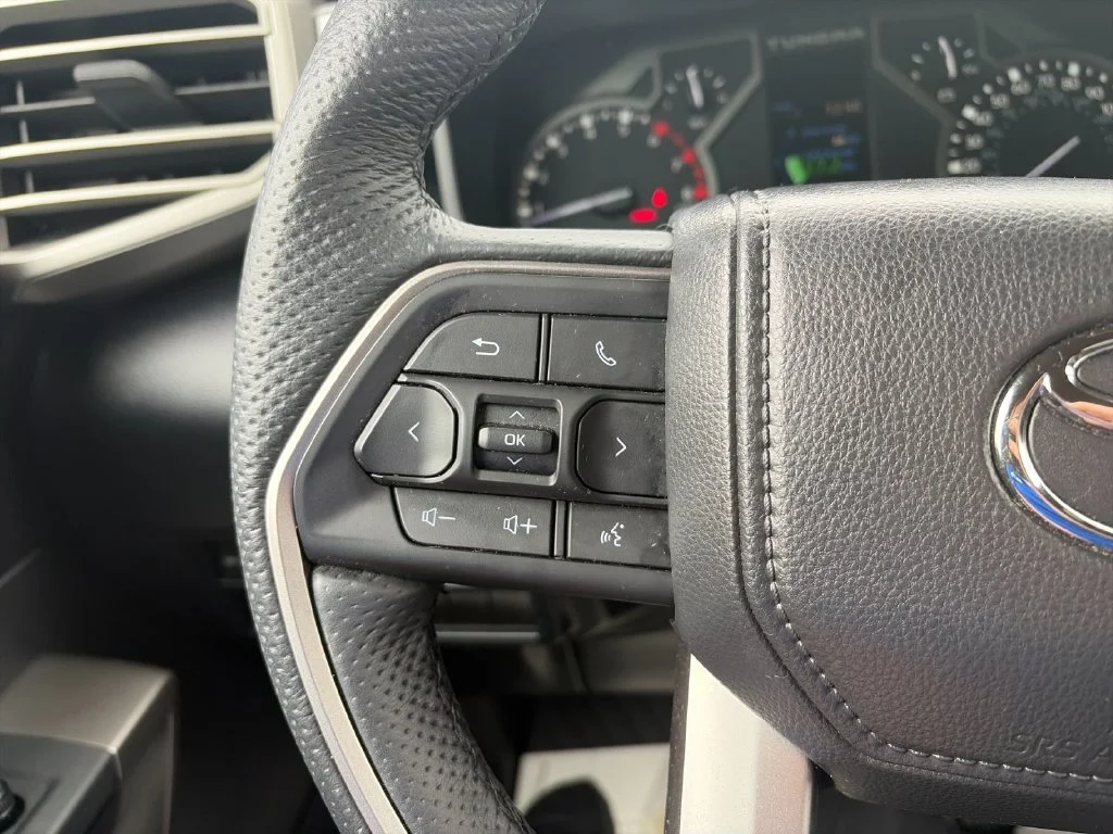 Used 2025  Toyota SR5 image 28