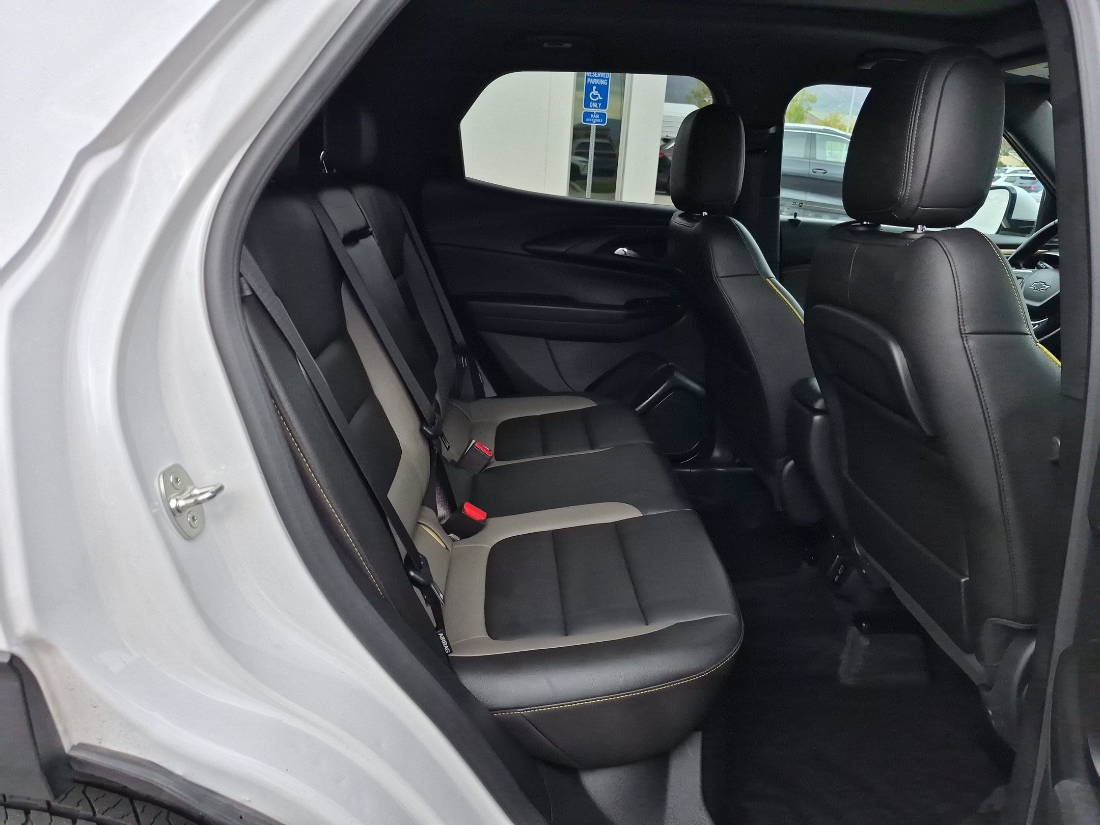 Used 2024 Iridescent Pearl Tricoat Chevrolet ACTIV image 31