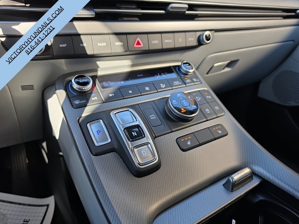 Used 2025 White Hyundai SEL image 21