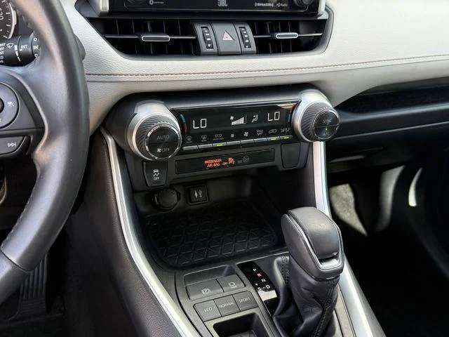 Certified Used 2019 LUNAR ROCK Toyota XLE Premium image 20