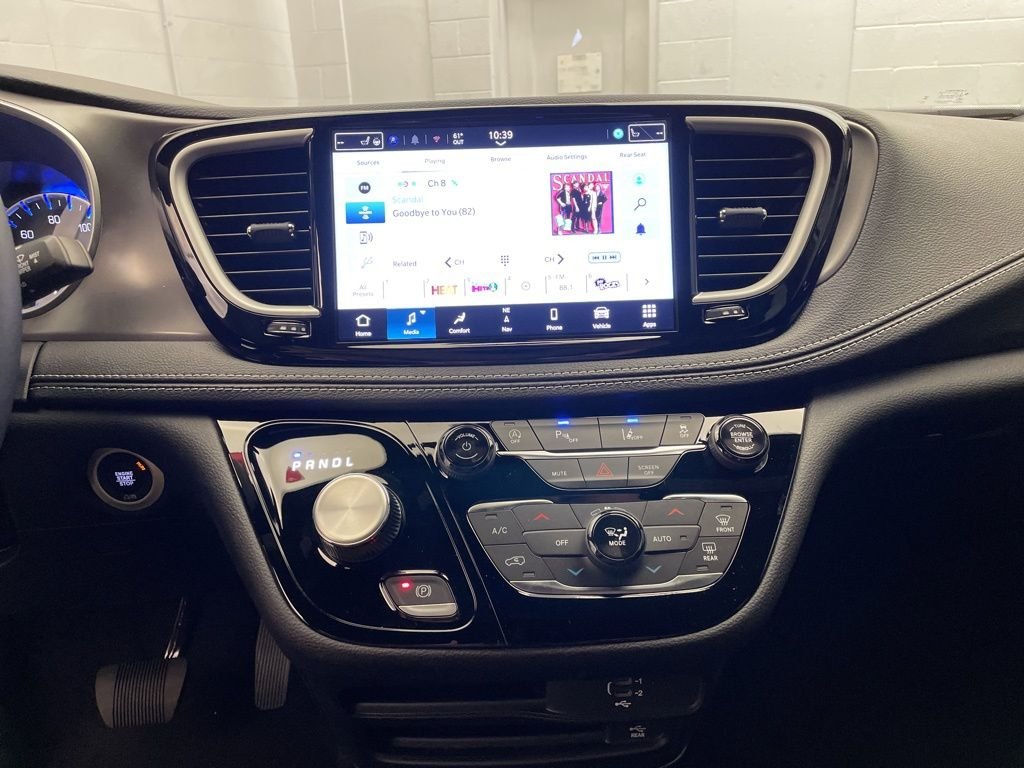 2026 Chrysler Pacifica Select - Photo 12