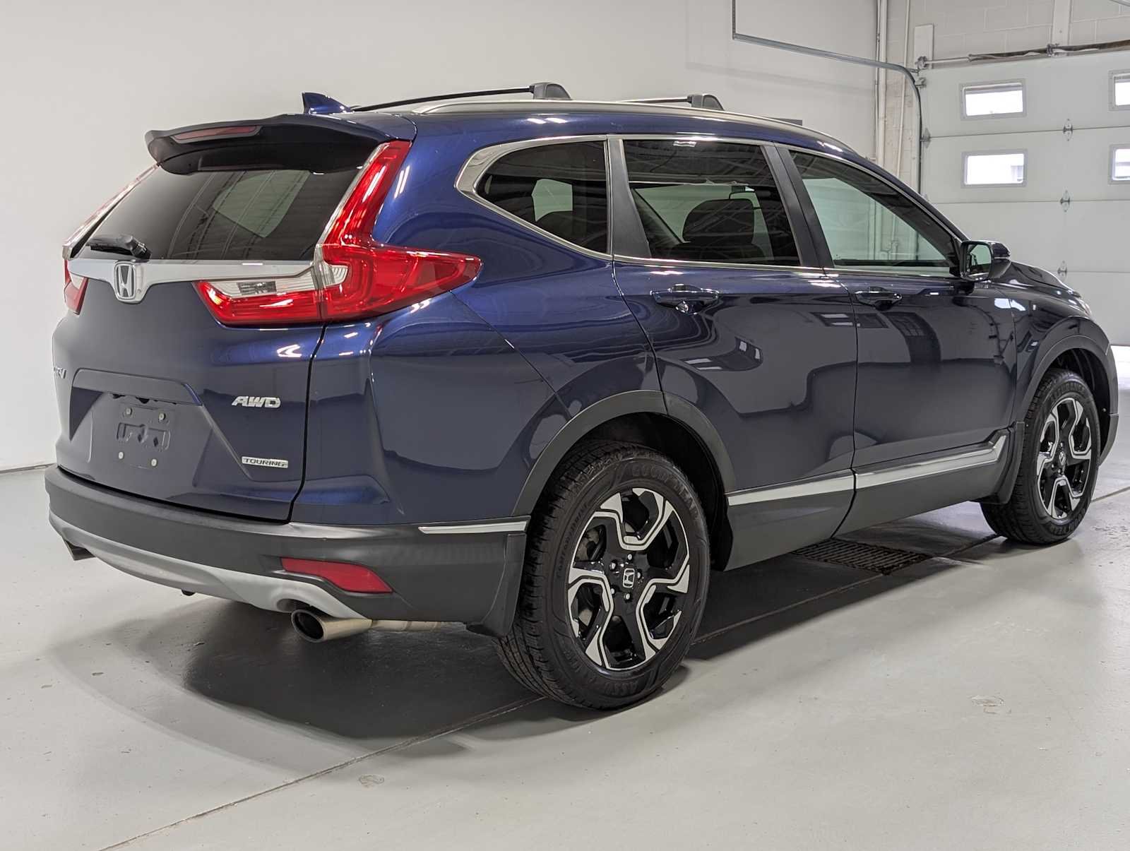 Used 2018 Obsidian Blue Pearl Honda Touring image 8