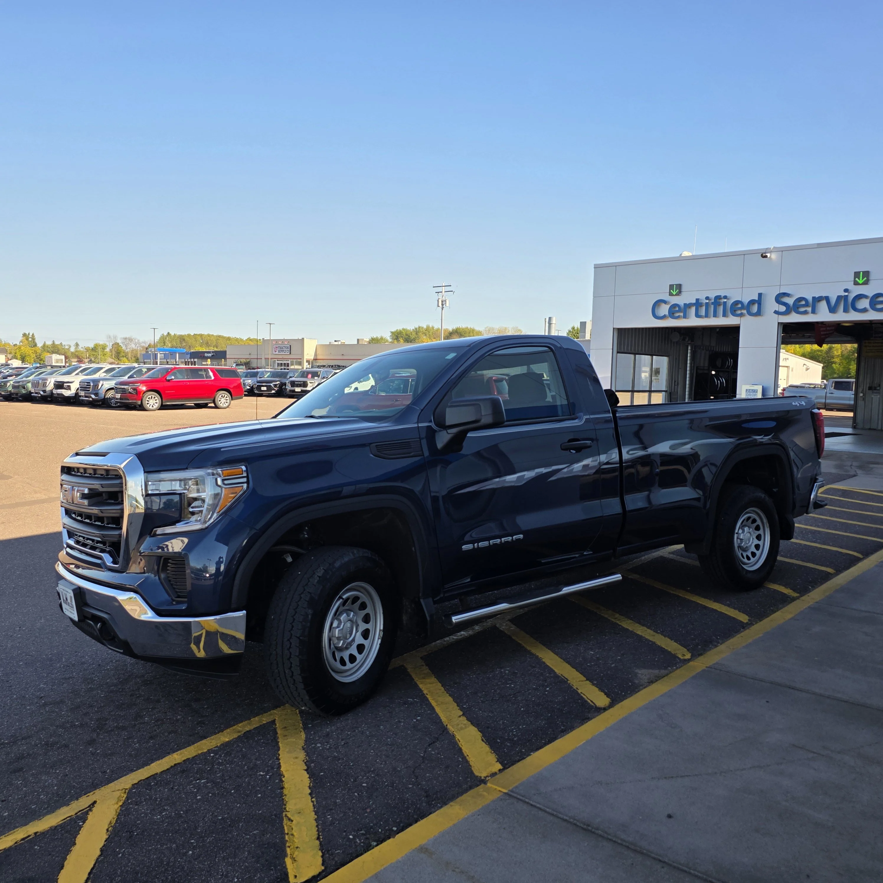 Used 2020 PACIFIC BLUE METALLIC GMC 4WD Regular Cab Long Box image 4