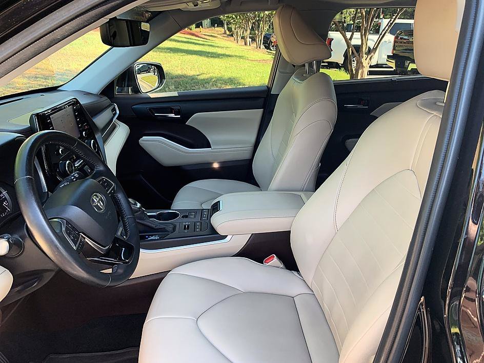 Certified Used 2020 Midnight Black Metallic Toyota XLE image 10