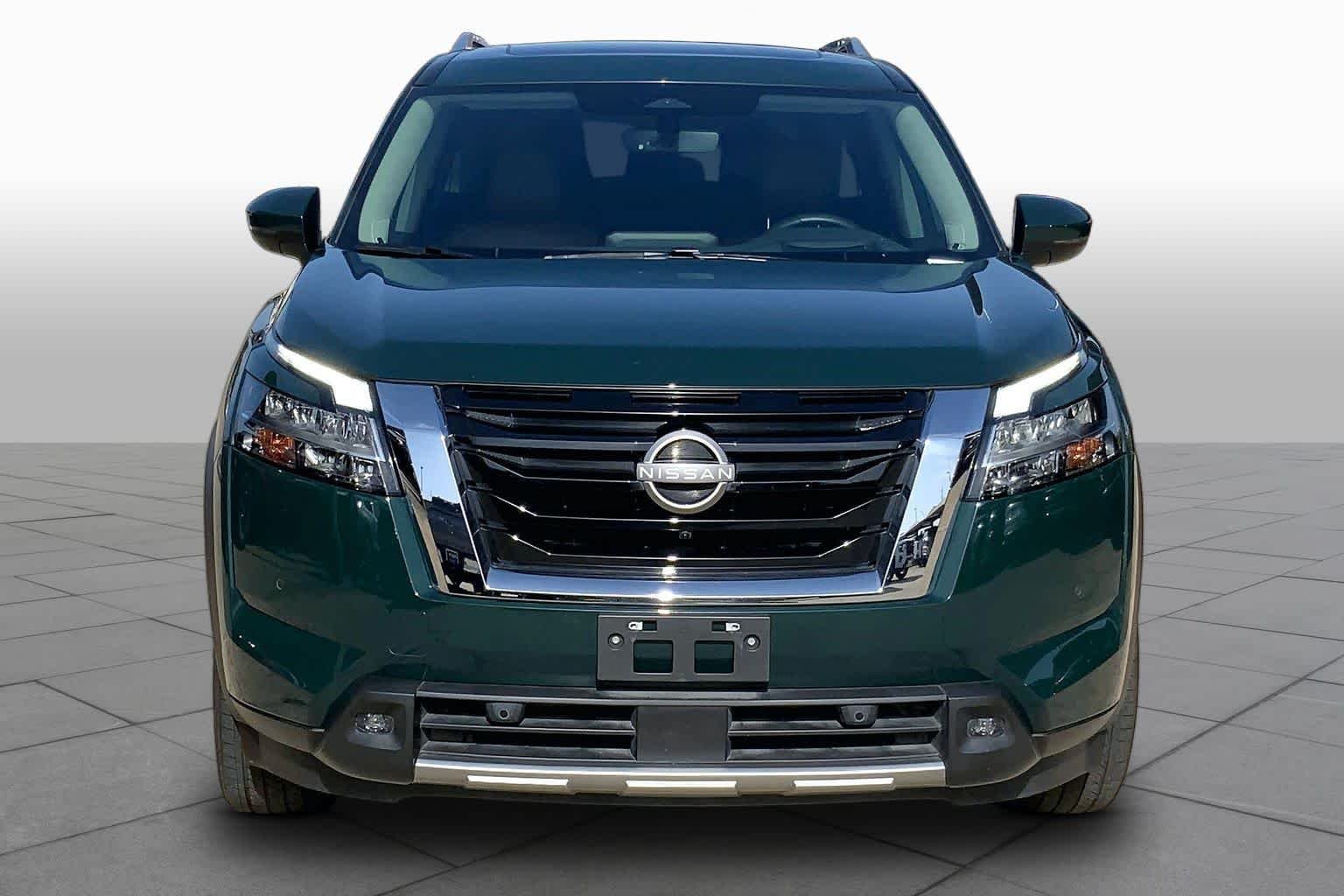 Used 2023 Obsidian Green Pearl Nissan Platinum image 4