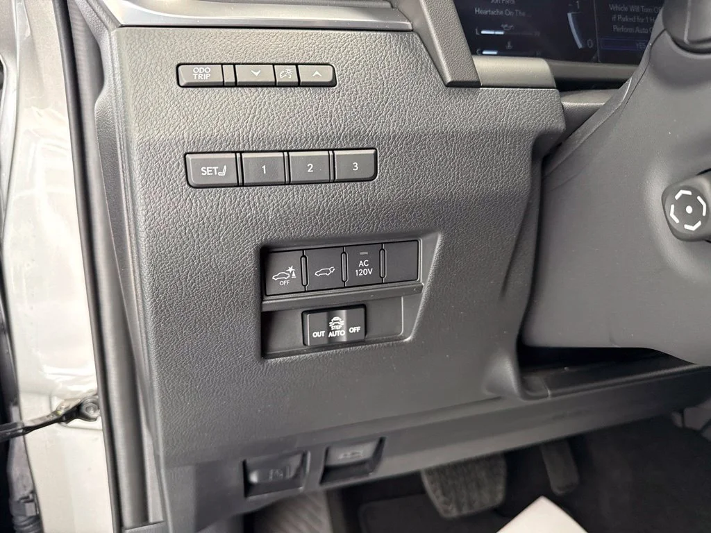 Used 2025 Silver Lexus 550 Luxury+ image 17
