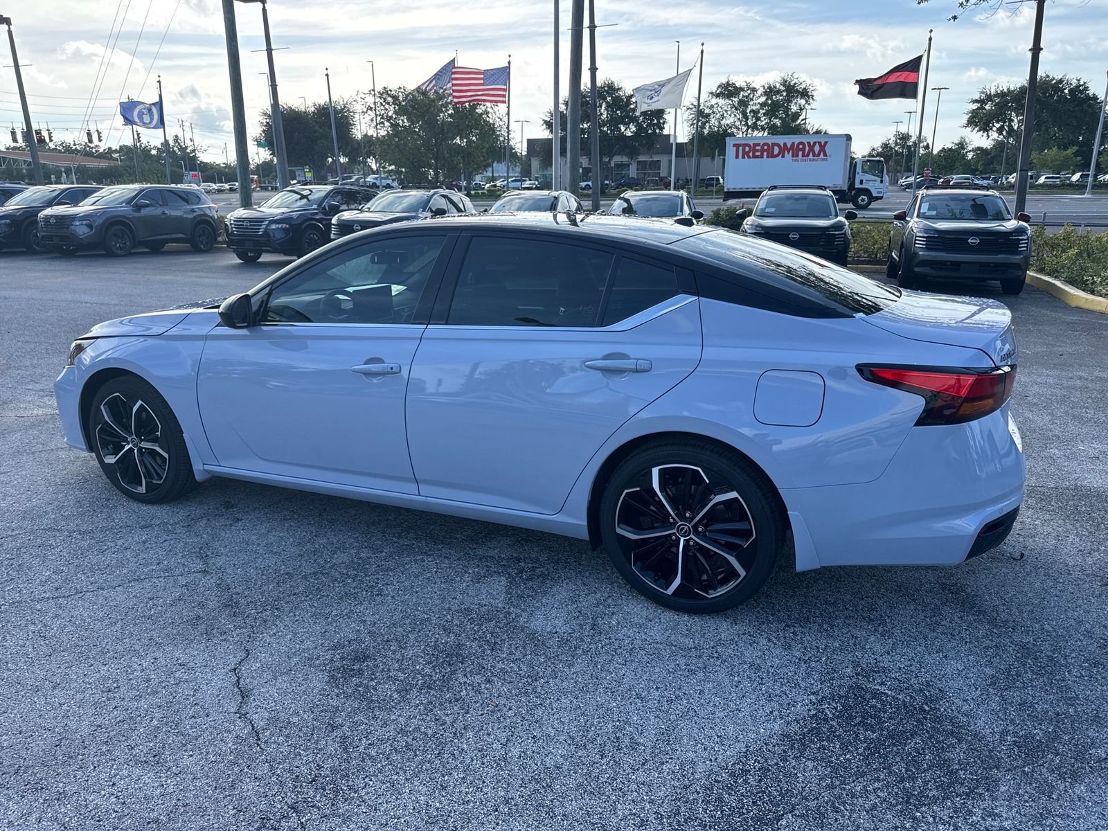 New 2026 Gray Nissan 2.5 SR image 18