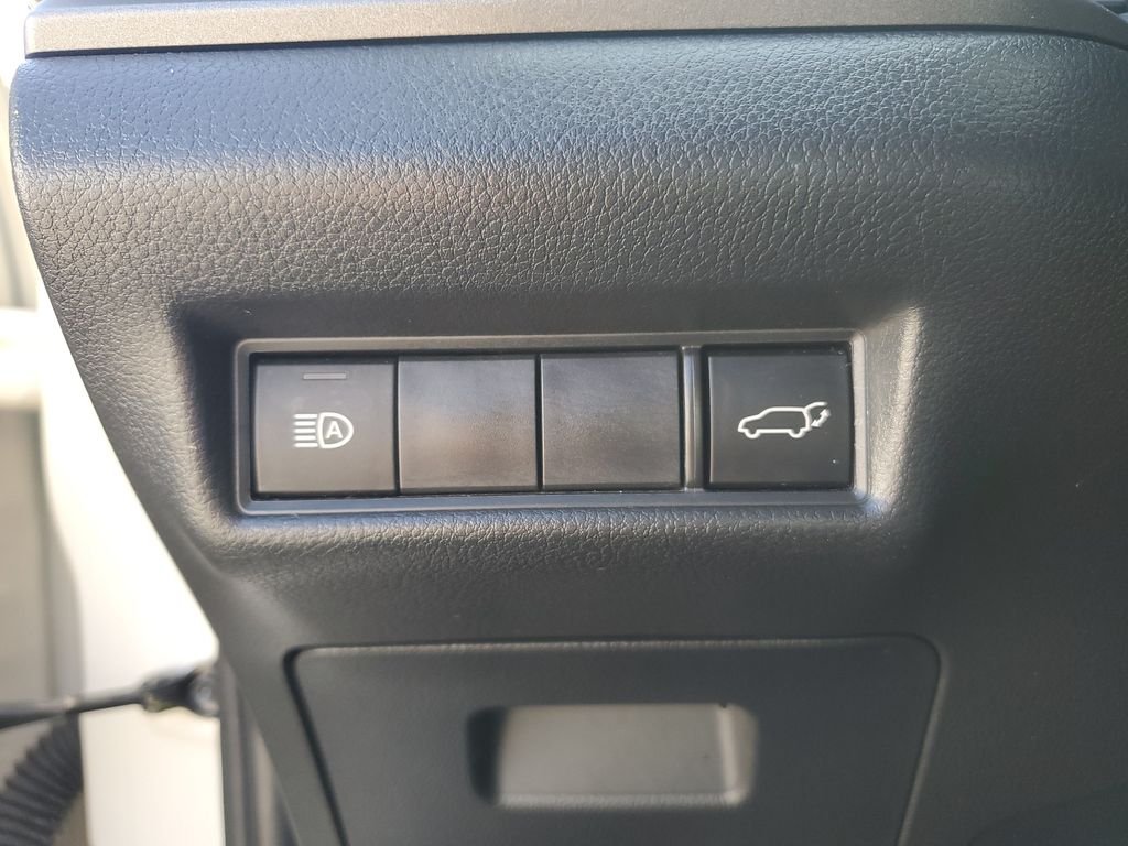 Used 2024 Cream Toyota XLE image 23