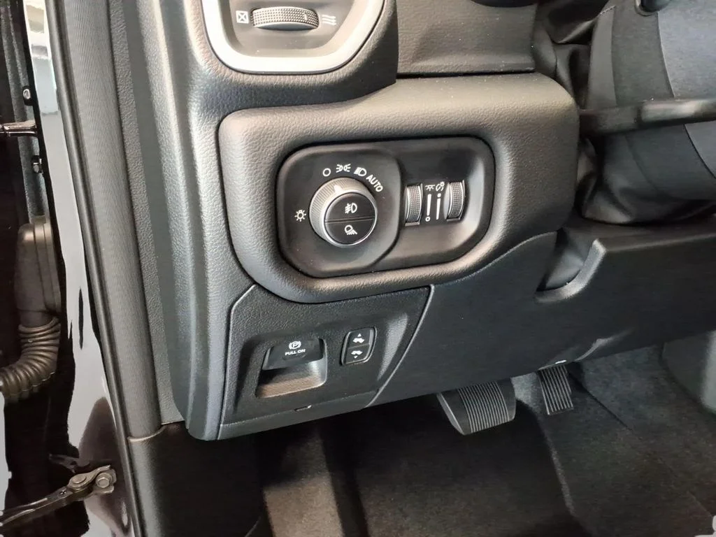 New 2026 Diamond Black Crystal Pearl-Coat Exterior Paint RAM Direct Connect DC650 image 19