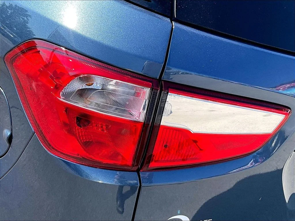 Used 2022 Blue Ford SE image 31