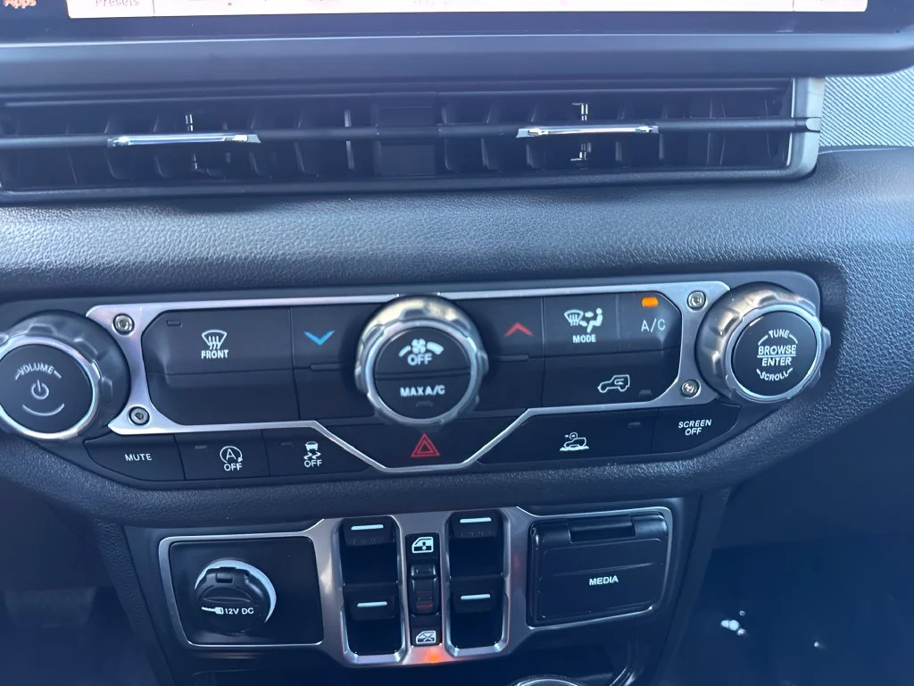 Used 2025 Green Jeep Sport image 15