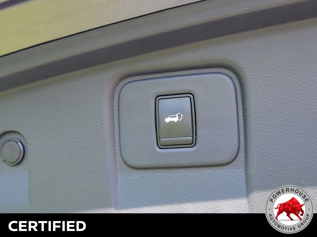 Used 2018 Gray Nissan Platinum image 15
