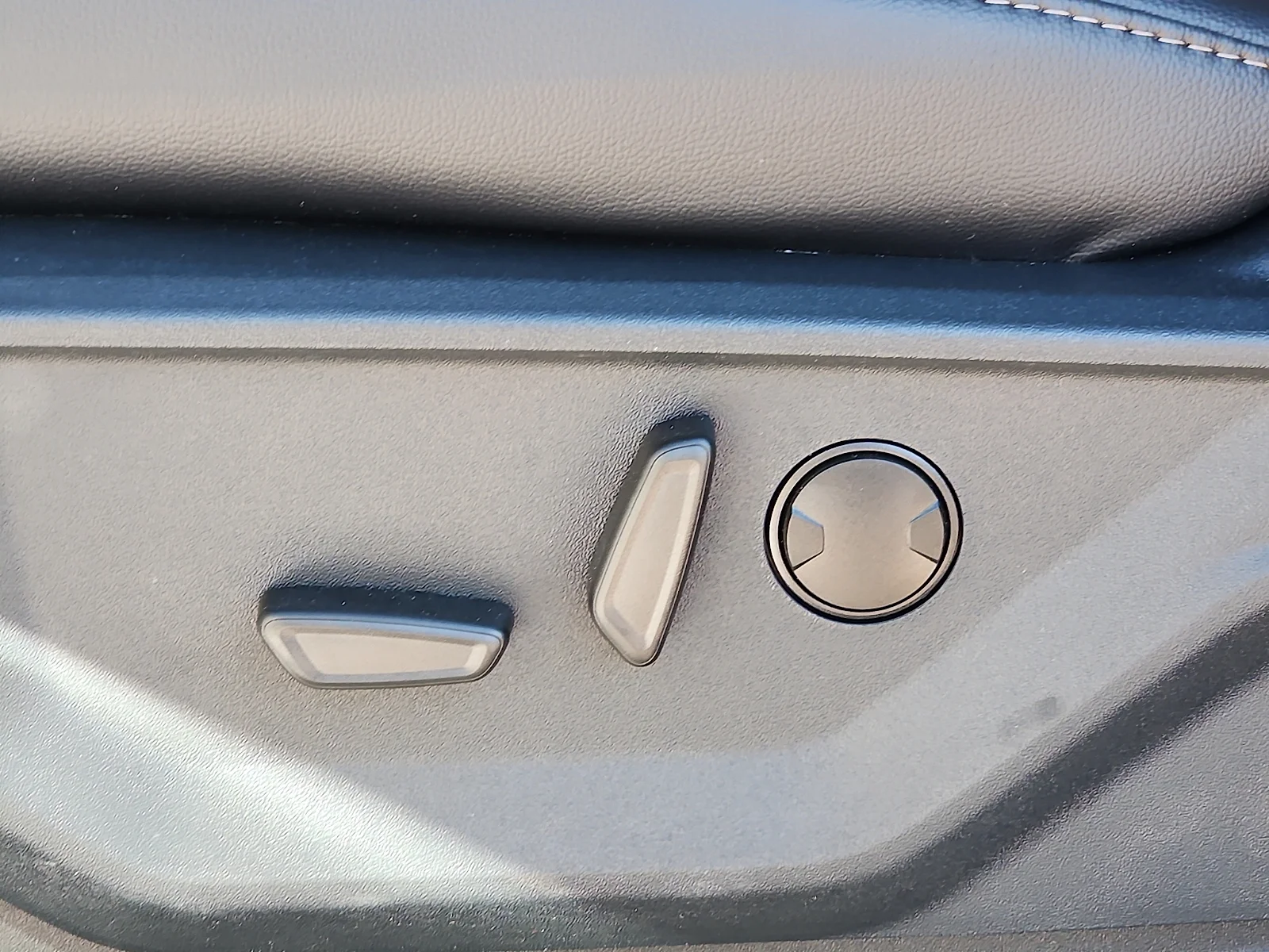 New 2026 Oxford White Ford Lariat image 16