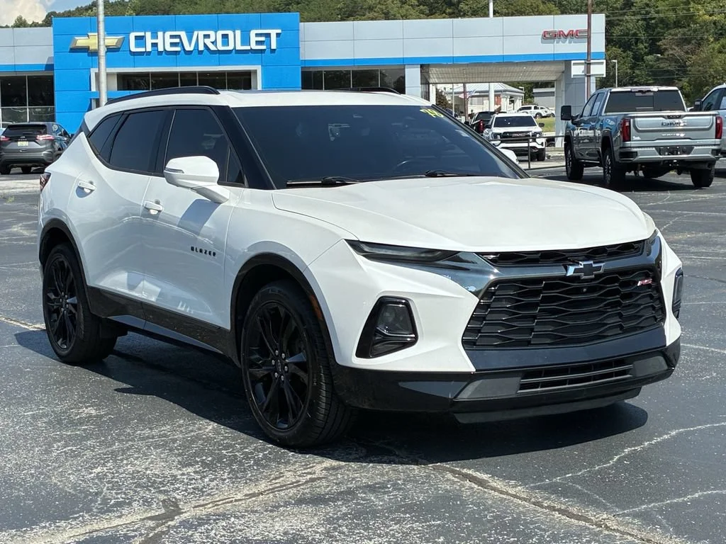 Used 2020 IRIDESCENT PEARL TRICOAT Chevrolet RS image 4