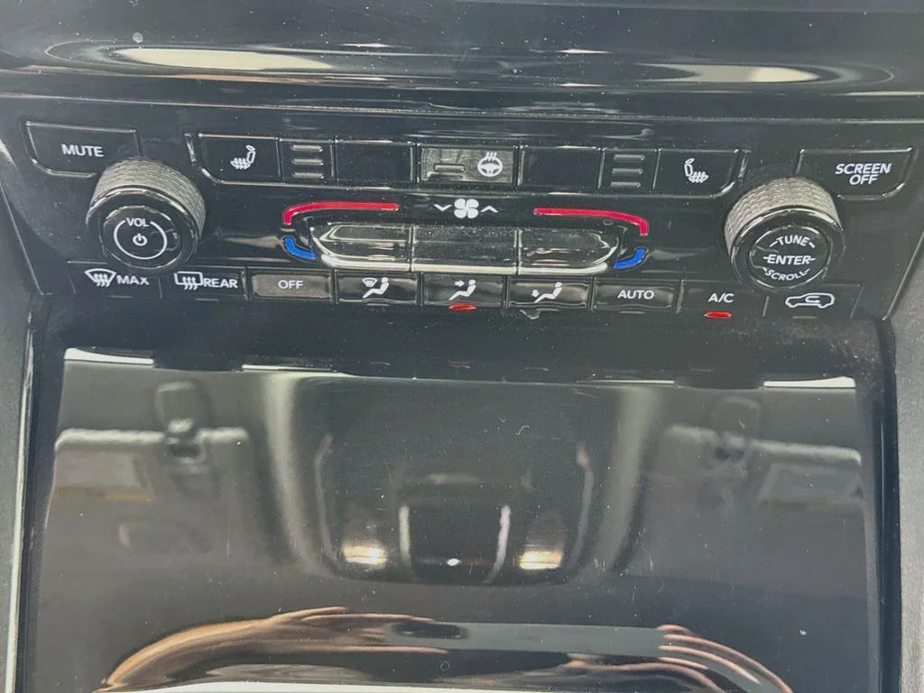 Used 2023 White Jeep Limited image 16