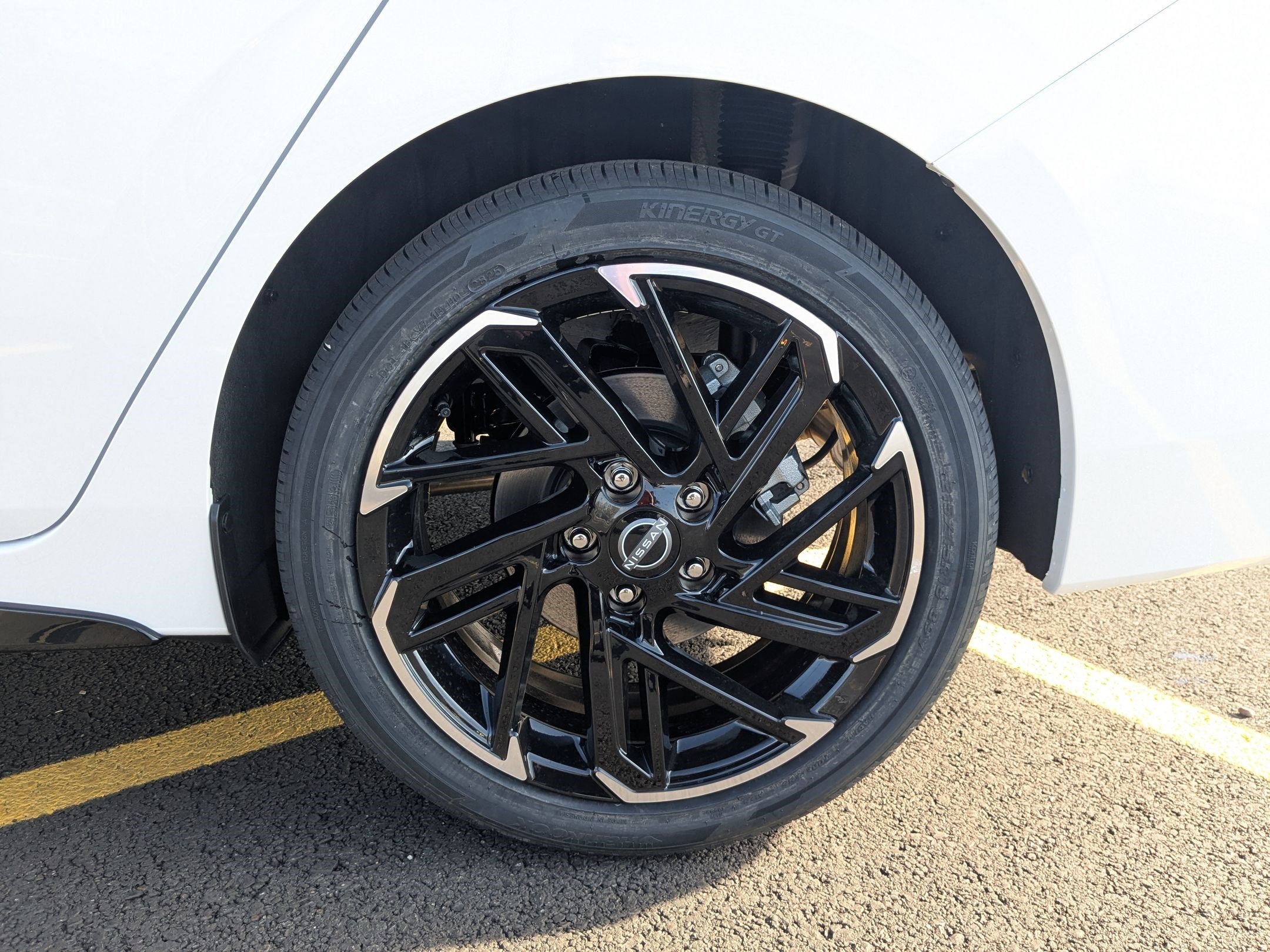 New 2026 Aspen White Tricoat/Super Black Nissan SR image 17