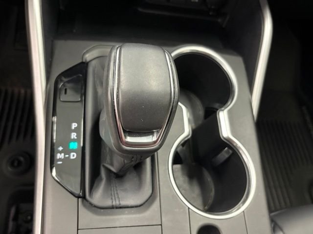 Used 2020 White Toyota XLE image 36