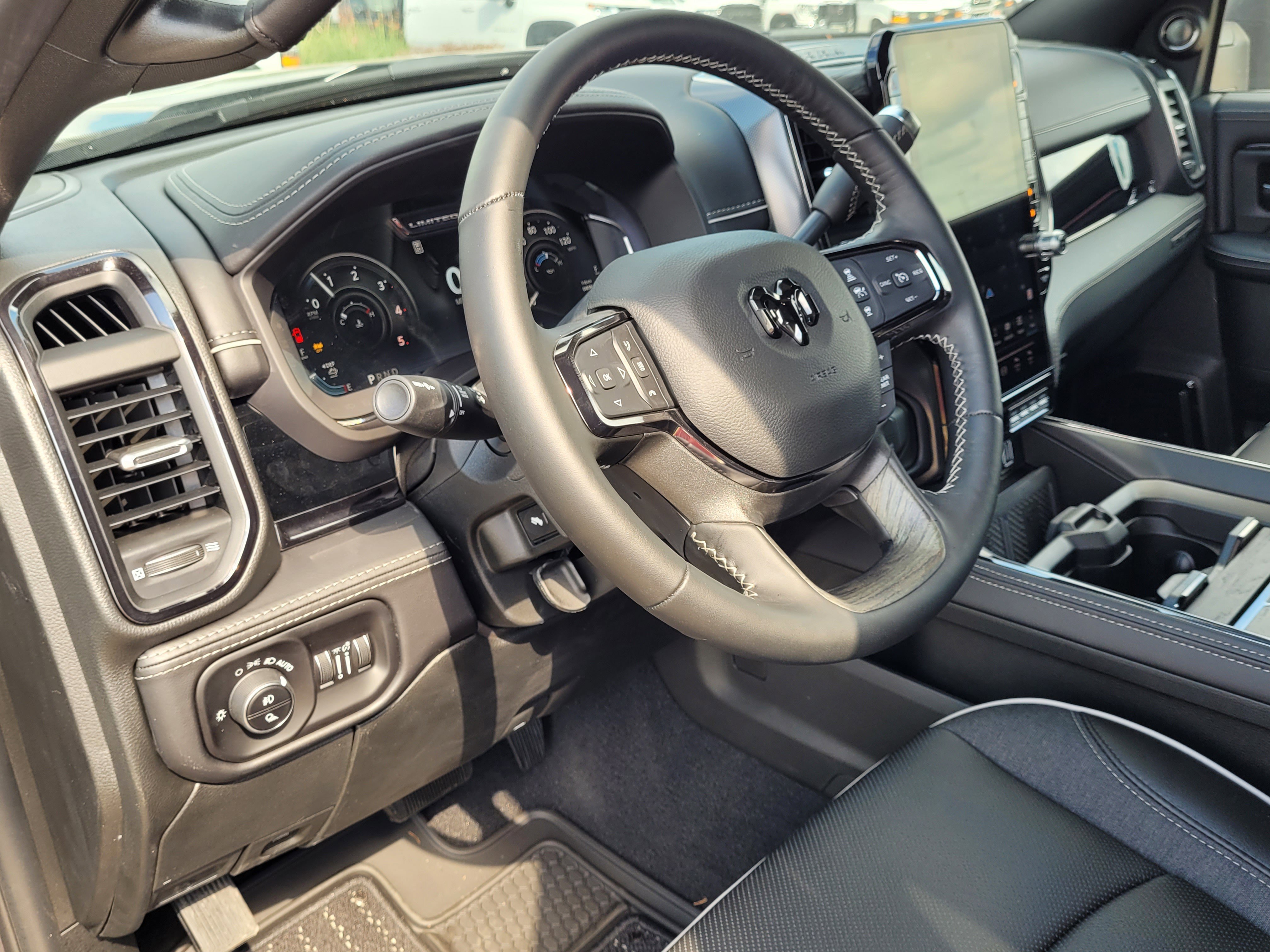 2025 RAM 3500 Limited - Photo 8