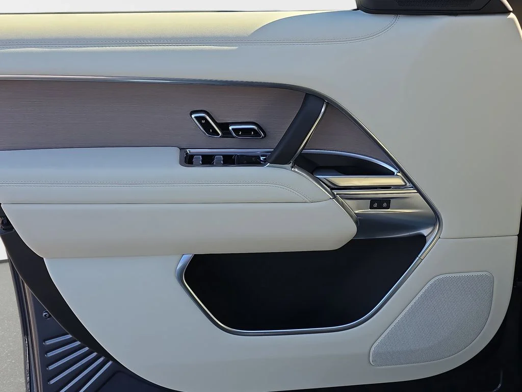 New 2026 Varesine Blue LAND ROVER SE image 28